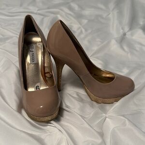 Steve Madden Tan and Gold Heels